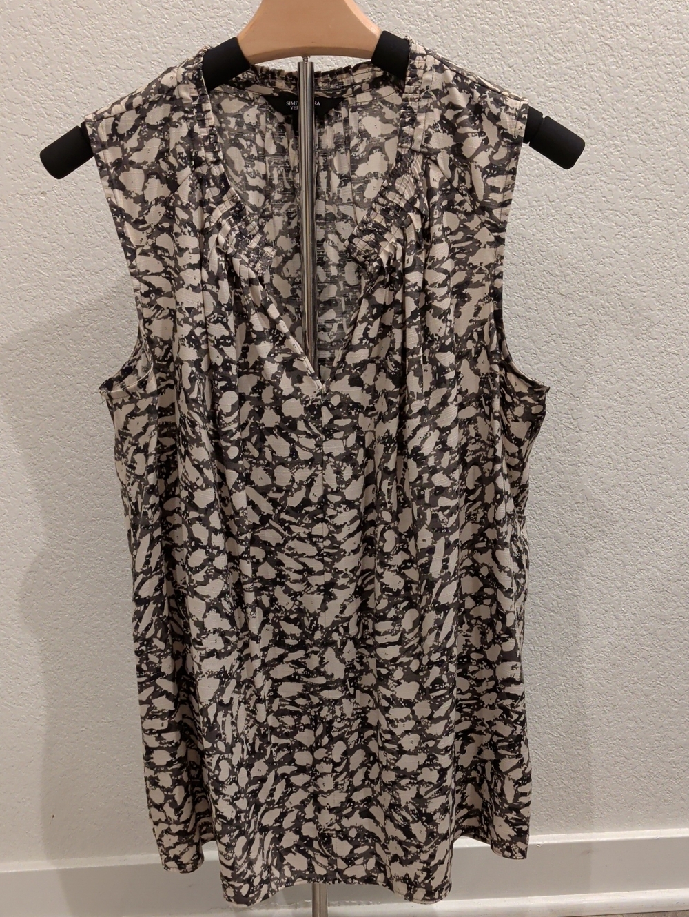 Sleeveless V-Neck Blouse - Black & White Abstract
